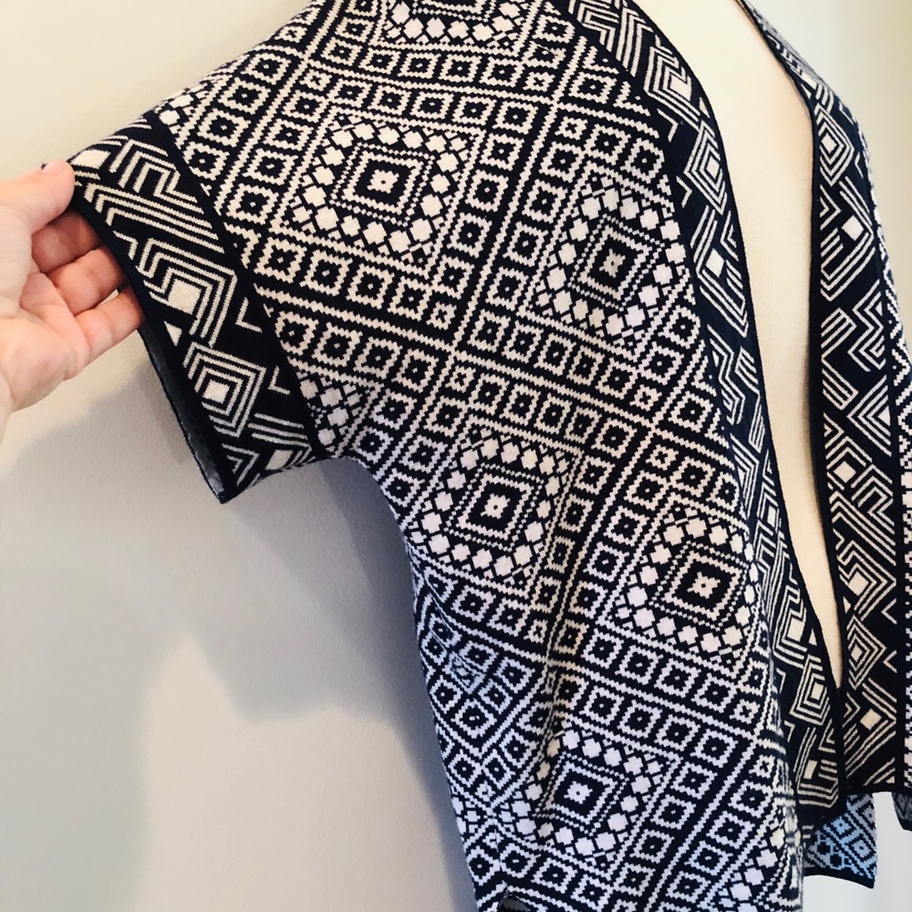 Lucky Brand Sweater Topper Tribal boho Size large - Picture 4 of 5